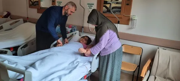 burdurda-okul-servisi-cocugun-uzerinden-gecti-o-anlar-saniye-saniye-kamerada-1640520996688.jpg Burdur’da okul servisi çocuğun üzerinden geçti! O anlar saniye saniye kamerada - 3