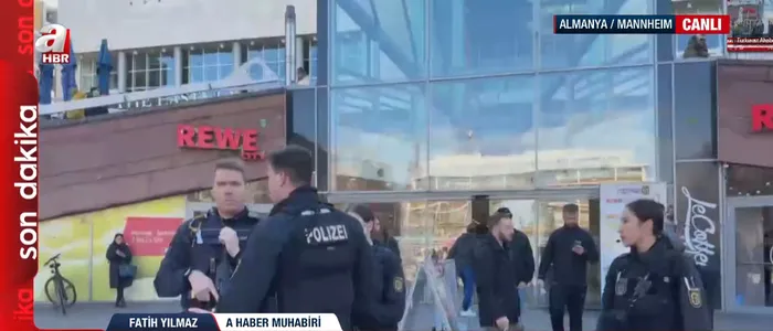 Almanya'da araç kalabalığa daldı! Çok sayıda yaralı var | Olay yerinden tek canlı yayın A Haber'de - 1