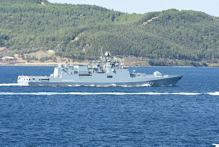 Son dakika: Rus savaş gemisi ’Admiral Makarov’ Çanakkale Boğazı’ndan geçti