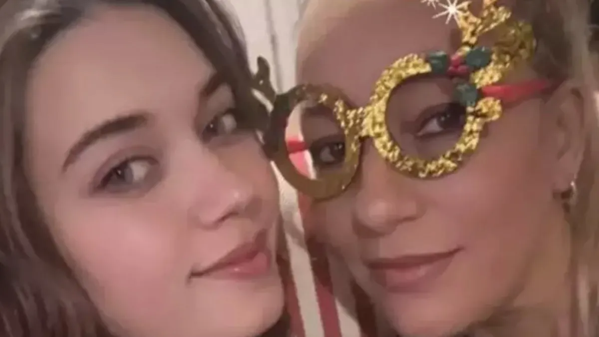 A.B.İ.’nin başrolü Afra Saraçoğlu’nun annesiyle pozuna yorum yağdı