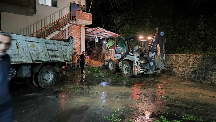 Trabzon'daki sağanak ve heyelanda 14 kişi kurtarıldı - 2