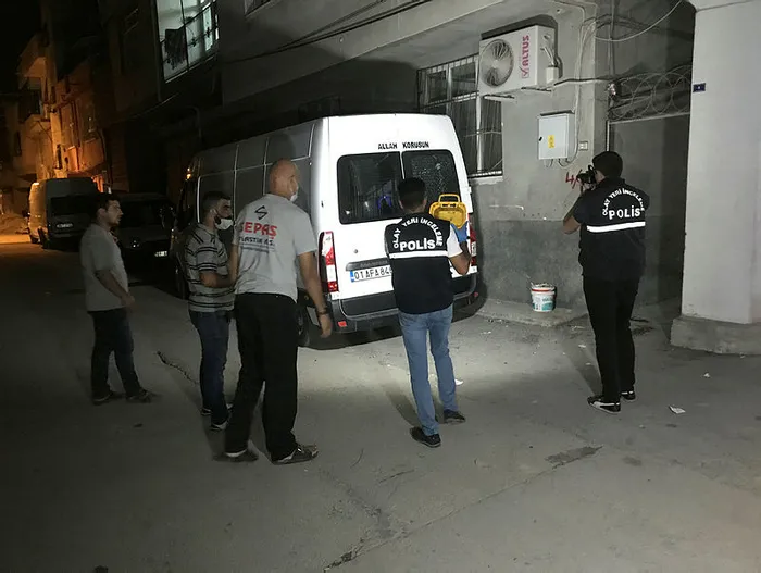Adana'da silahlı kavga! Bir kişi başından vuruldu - 1