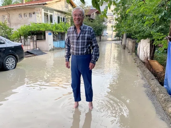 10 dakika boyunca yağan dolu ve yağmur vatandaşlara zor anlar yaşattı - 3