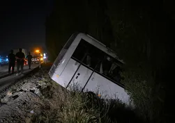 Ankara'da servis minibüsü ile otomobil çarpıştı: 8 kişi yaralandı