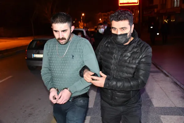 1608348255925.jpg Aksaray'da film gibi operasyon! Polisten kaçtılar kaza yaptılar tehdit ettiler - 1