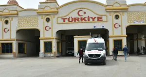 Suriyeli minik tedavi için Türkiye’ye getirildi