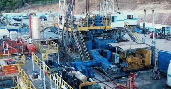 Gabar’da musluktan şarıl şarıl petrol akıyor!