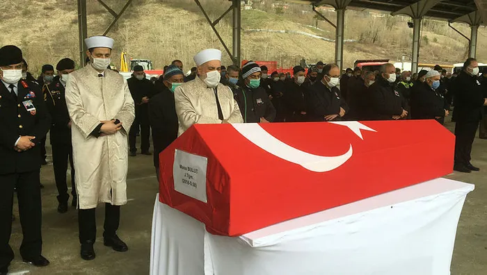 Tekne faciasında yaşamını yitiren teğmen Musa Bulut toprağa verildi - 3