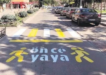 Yeşil ışık yansa dahi yavaşlamalı! Uzmanlardan 'yaya geçidi' çağrısı: Hem sürücüler hem yayalar eğitilmeli
