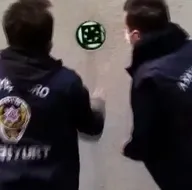 Kahvehaneyi kapalı gösterip kumar oynadılar! Delikten böyle yakalandılar