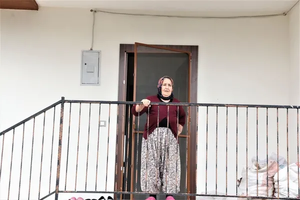 antalyadaki-buyuk-yanginda-evi-kul-olmustu-boyle-aci-mi-olur-allahim-diye-aglayan-kadin-yeni-evine-kavustu-1673000241509.jpg