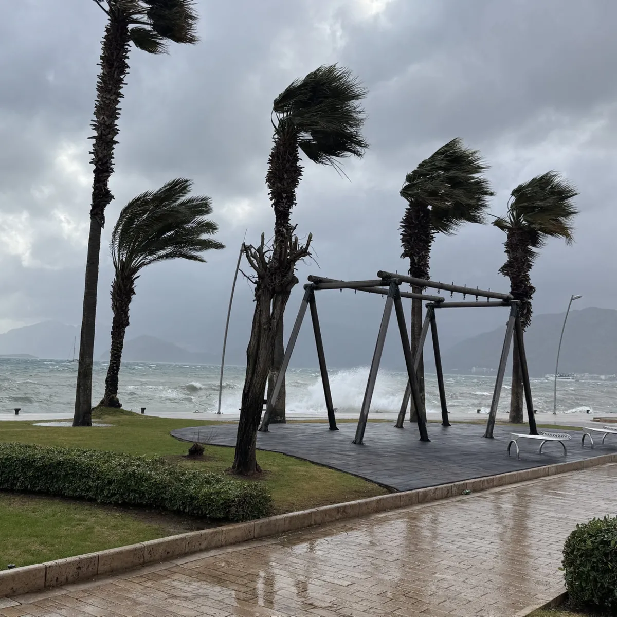 Perşembe gününe dikkat! Yeni uyarılar geldi: Soğuk azalıyor yağış geliyor