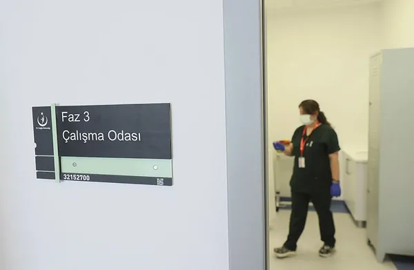Yerli Kovid-19 aşısı TURKOVAC’da yan etki görüldü mü? Doktor Ayşin Kılınç Toker açıkladı! Bin 100 gönüllüde...