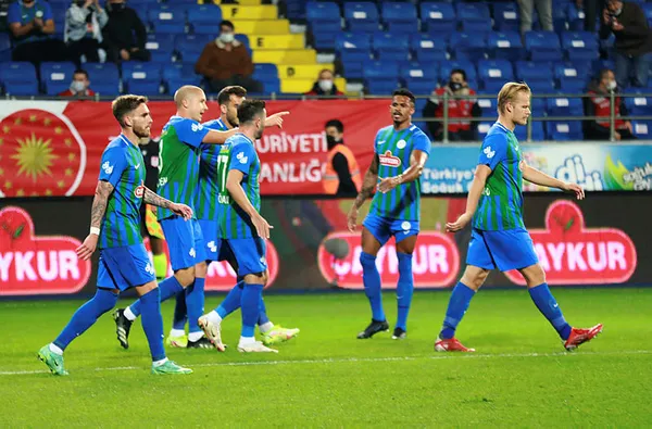 rizespor-alanyasporu-iki-golle-gecti-1636139266167.jpg Rizespor, Alanyaspor'u iki golle geçti - 1
