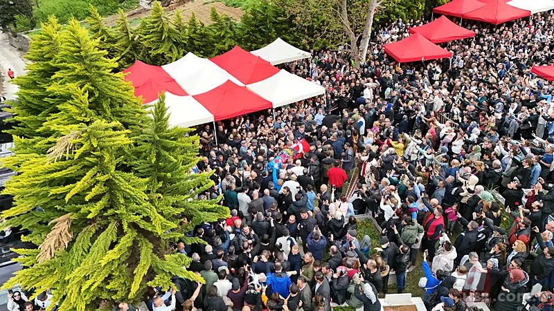 Vasiyeti yerine getirildi! Volkan Konak memleketinde son yolculuğuna uğurlandı 2