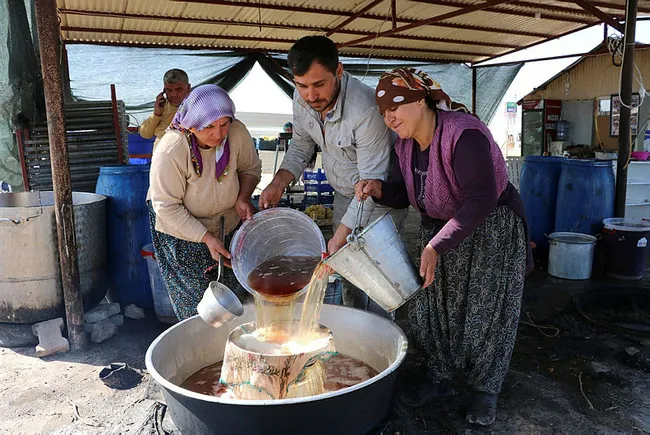 Unutulmaya yüz tutan yöresel lezzeti yaptılar taleplere yetişemiyorlar - 9
