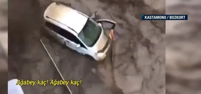 Kastamonu’da arabasını kurtarmak isterken sele kapılan vatandaş kamerada