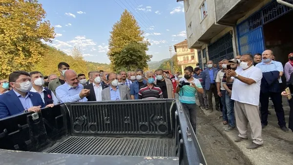 bakan-soylu-bartinda-selzede-vatandaslarla-bir-araya-geldi-1630170333112.jpg Bakan Soylu, Bartın’da selzede vatandaşlarla bir araya geldi - 7