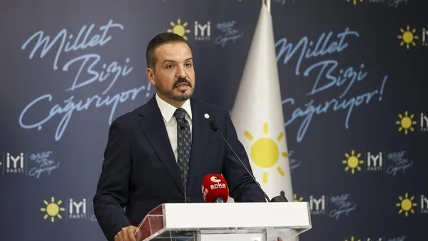 iyi-parti-ile-chp-arasinda-parmak-boyasi-krizi-chpnin-ysk-temsilcisi-yakupoglu-boyaya-kaldiysak-oturup-aglayal-1678660235676.jpg İYİ Parti ile CHP arasında 'parmak boyası' krizi! CHP'nin YSK temsilcisi Mehmet Hadimi Yakupoğlu: Boyaya kaldıysak oturup ağlayalım - 1