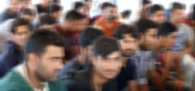Gaziantep’te bir otomobilde 12 düzensiz göçmen yakalandı