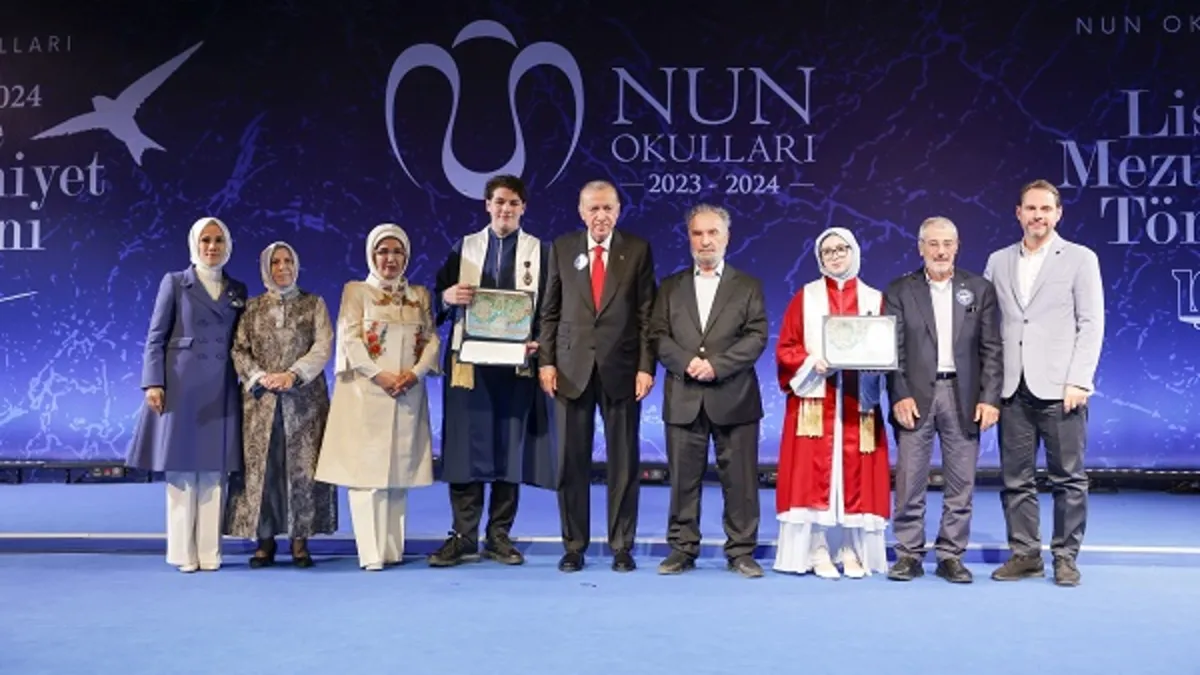 Başkan Recep Tayyip Erdoğan NUN Okullarında torununun mezuniyet törenine katıldı: Türkiye için, ümmet için bir hayalini olsun