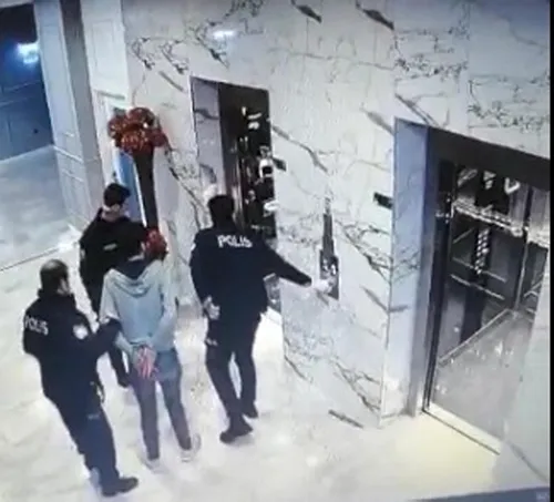 Rambo bıçağıyla önce arkadaşını sonra kendini bıçakladı: 2 ölü - 3