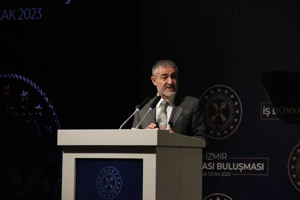 Hazine ve Maliye Bakanı Nebati’den marketlere gıda fiyatlarında indirim çağrısı! Enflasyonla mücadele mesajı