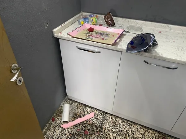 Son dakika: İzmir Torbalı’da AK Parti bürosuna saldırı