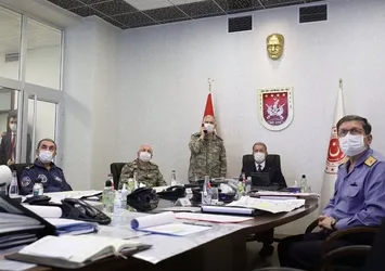 Son dakika: Bakan Akar ve TSK Komuta Kademesi Pençe-Kaplan Operasyonu'nu Harekat Merkezi'nden yönetiyor