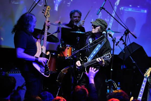 erkin-koray-oldu-mu-neden-oldu-erkin-koray-kimdir-kac-yasinda-sarkilari-neler-1691437536912.jpg Erkin Koray kimdir, kaç yaşında, şarkıları neler? Erkin Koray öldü mü, neden öldü? - 9