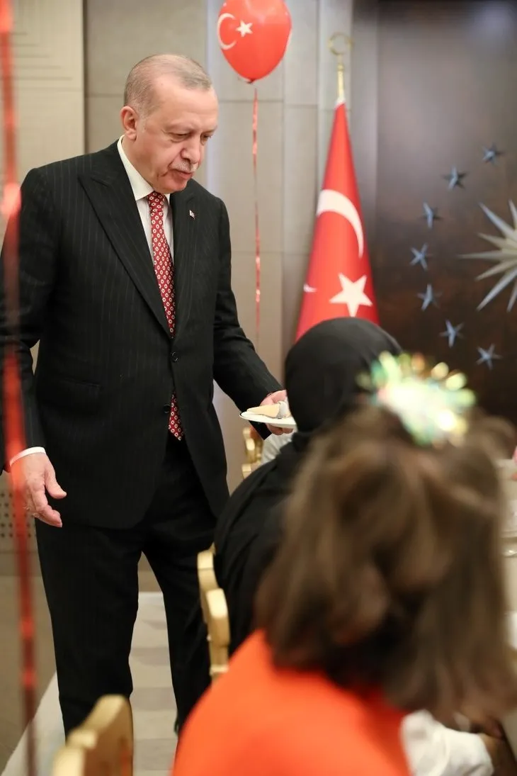 Başkan Erdoğan 23 Nisan Ulusal Egemenlik ve Çocuk Bayramı'nda çocuklarla iftarda buluştu