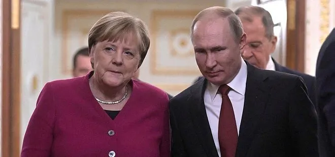 Putin ve Merkel Libya hakkında telefonda görüştü