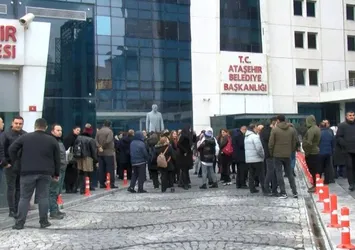 Maaşlarını alamayan işçilerden CHP'li Ataşehir Belediye Başkanı Battal İlgezdi'ye tepki! Konsere var bize yok