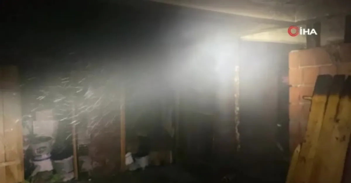 Mudanya'da apartmanın depo kısmında yangın