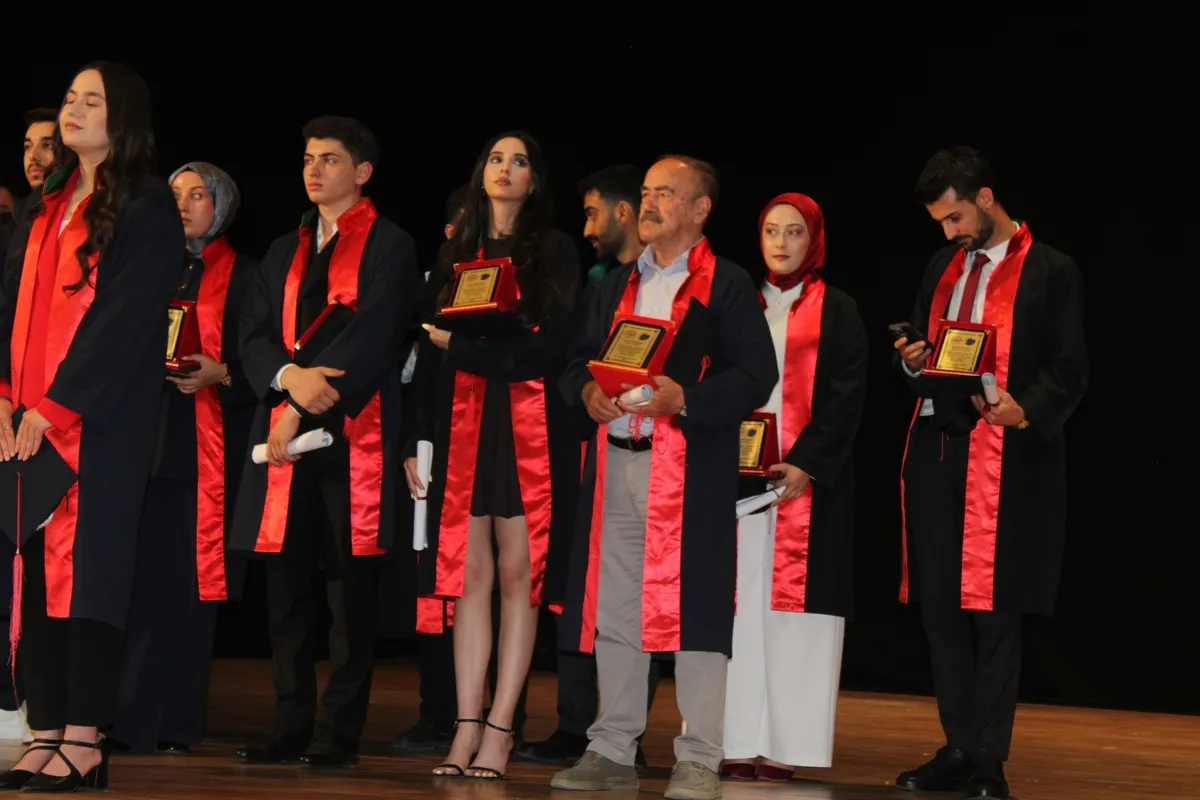 Emekli öğretmen 79 yaşında avukat oldu - 1