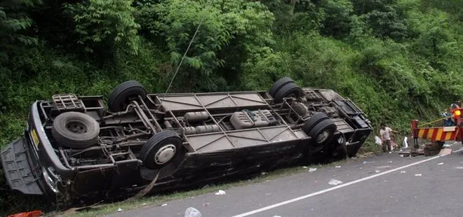 Son dakika: Endonezya’da katliam gibi kaza! Otobüs vadiye uçtu: 27 ölü, 39 yaralı