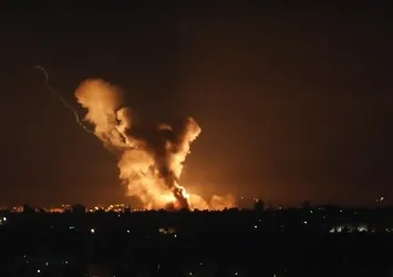 Katil İsrail'den Lübnan'a bombardıman