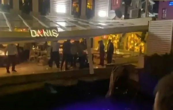 istanbulda-restoranin-iskelesi-coktu-musteriler-denize-dustu-1671821349311.jpg İstanbul'da restoranın iskelesi çöktü: Müşteriler denize düştü - 3