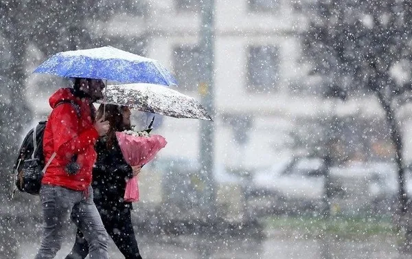 meteorolojiden-son-dakika-hava-durumu-uyarisi-kar-geliyor-5-gunluk-hava-durum-raporu-yayinlandi-soguk-hava-dal-1669524708695.jpeg İstanbul'a kar ne zaman geliyor? La Nina etkisini gösterecek❄ | Meteoroloji'den uyarılar peş peşe geldi | Gece ve gündüz arasında 20 derece sıcaklık farkı olacak - 7