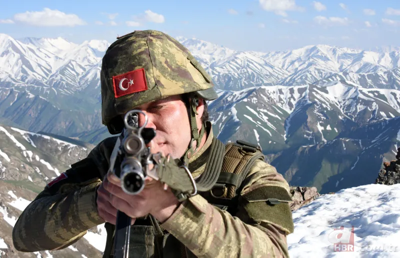 Hakkari Yüksekova'da Hudut Kartalları dosta güven düşmana korku salıyor 11