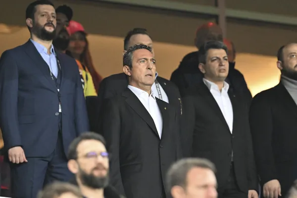 Fenerbahçe'de kriz tavan yaptı! Soyunma odasına inen Ali Koç'a Jesus'tan sert tepki: Ne söyleyeceksen bana söyle - 2