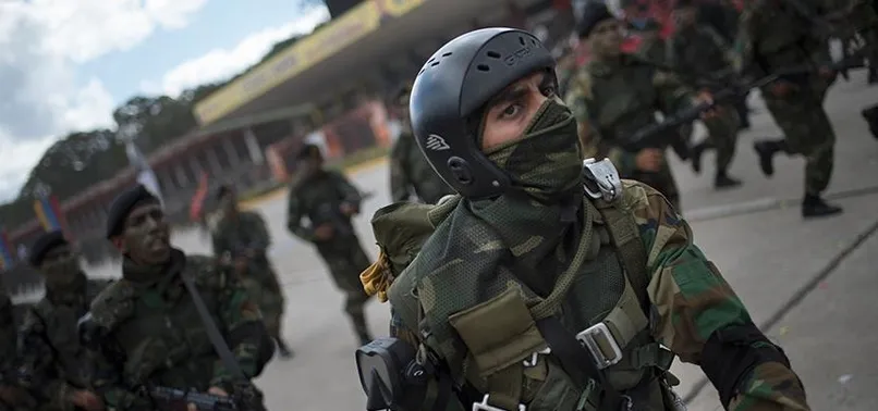 Venezuela askerleri Kolombiya'dan çekildi