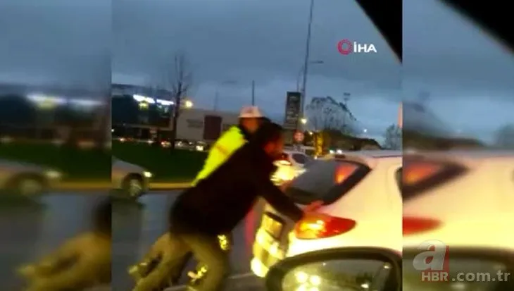 Yolda kalan otomobilin yardımına trafik polisleri koştu! Sosyal medya bu videoyu konuşuyor