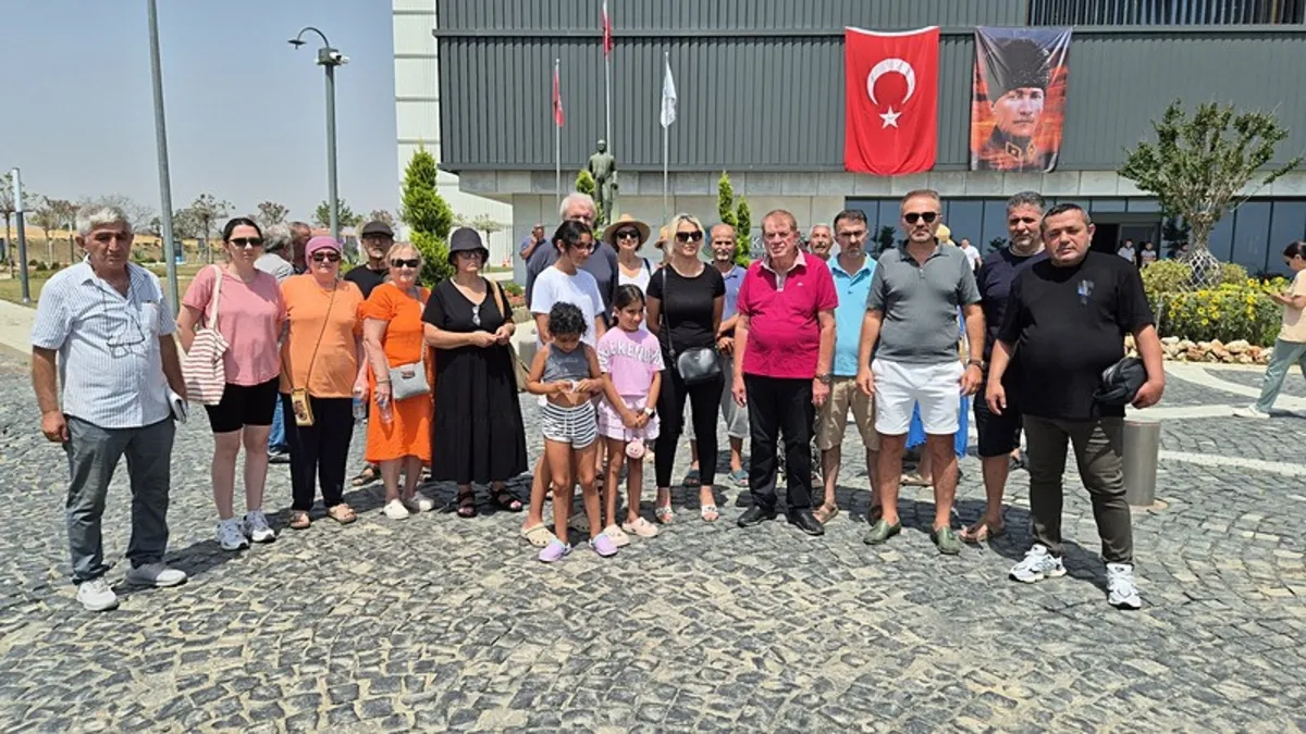 Tekirdağ'da su sorunu yaşayan vatandaşlardan belediye önünde eylem