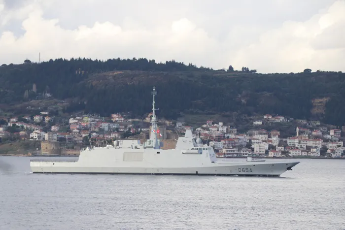 Fransız savaş gemisi 'Auvergne' Çanakkale Boğazı'ndan geçti - 1