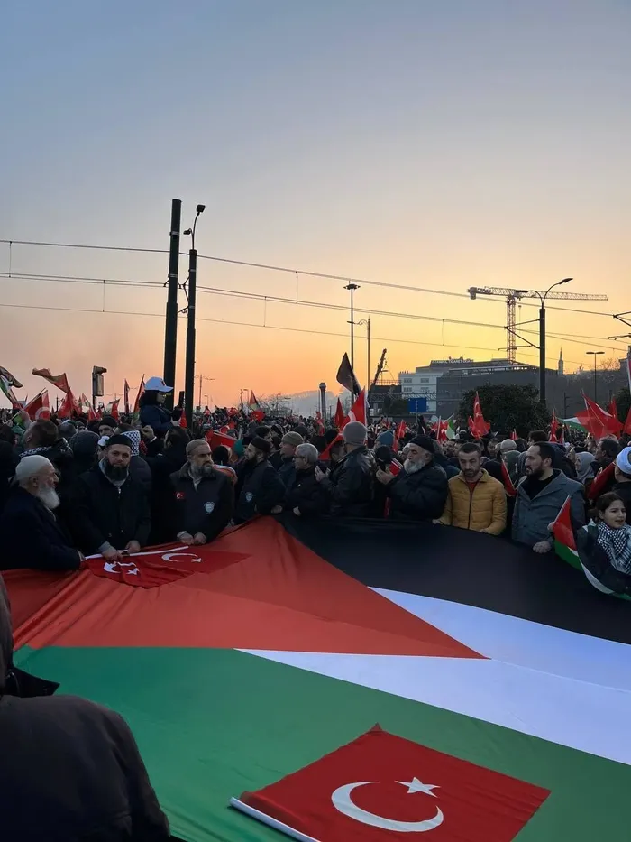 CANLI | Binlerce vatandaş Gazze için Galata Köprüsü'nde! Şehitlerimize rahmet Filistin'e destek - 1