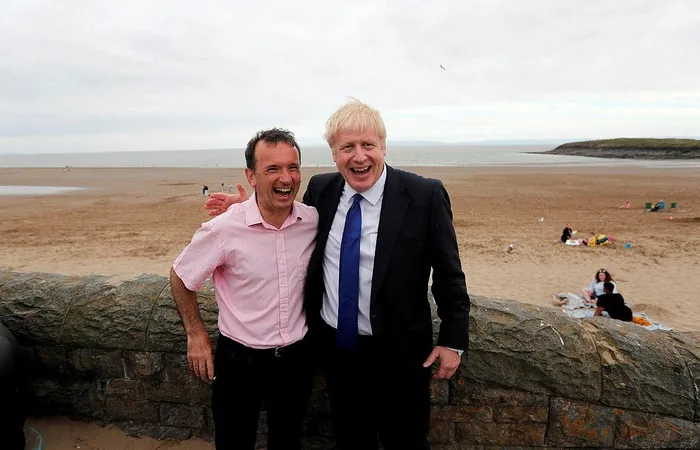 İngiltere'de Galler Bakanı Alun Cairns istifa etti - 1