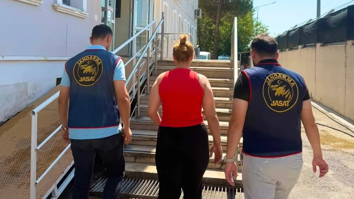 Batman’da JASAT operasyonu! Uyuşturucu ticaretinden 15 yıl hapis cezası bulunan firari kadın hükümlü yakalandı