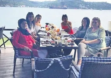 Mesut Özil'in ailesinden gelin ziyareti