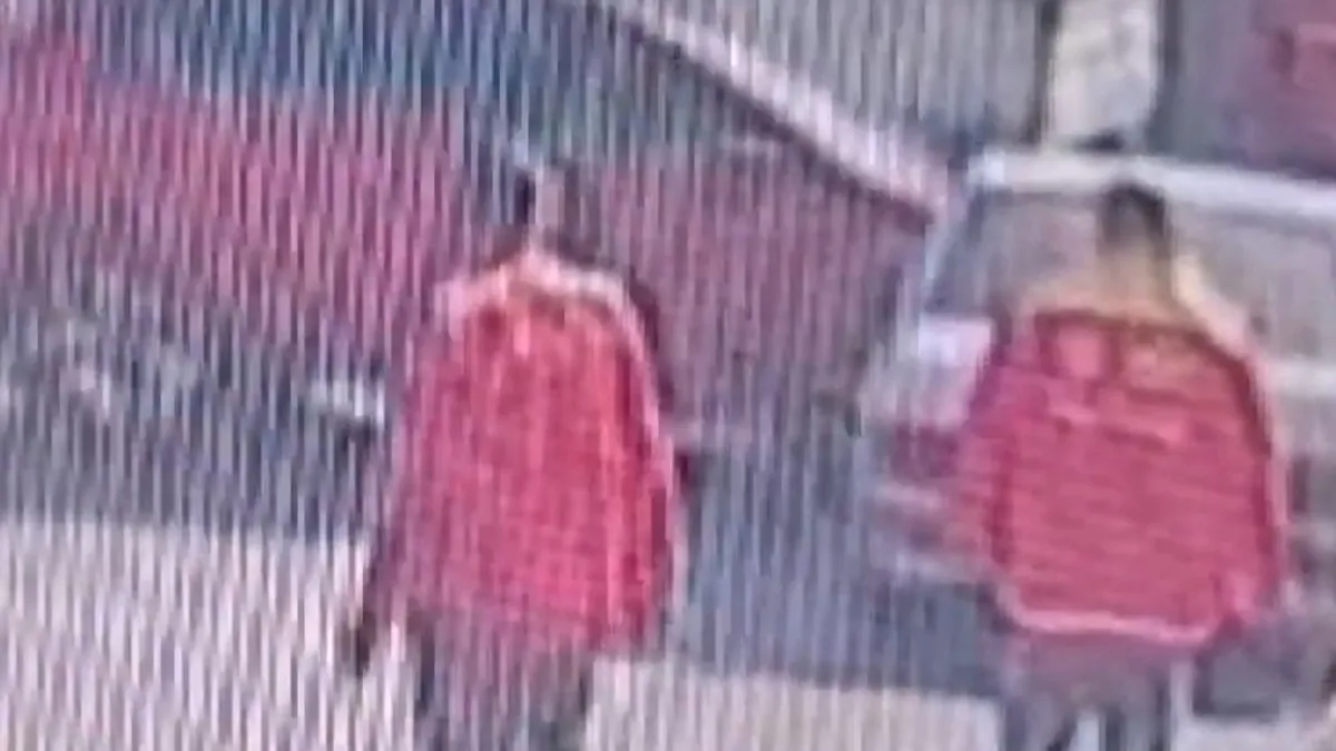 İstanbul'da ilginç olay: İttirdikleri arabayla kaza yaptılar